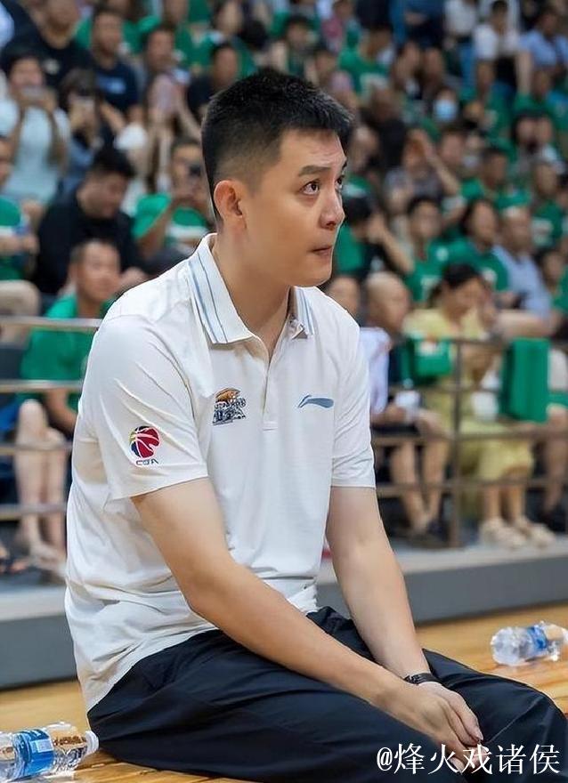 场均1分1板！费尽心思提前召回，杨鸣为何却不重用“小李晓旭”？