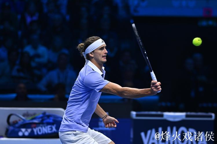 ATP总决赛阿尔卡拉斯斩获首胜 兹维列夫取两连胜